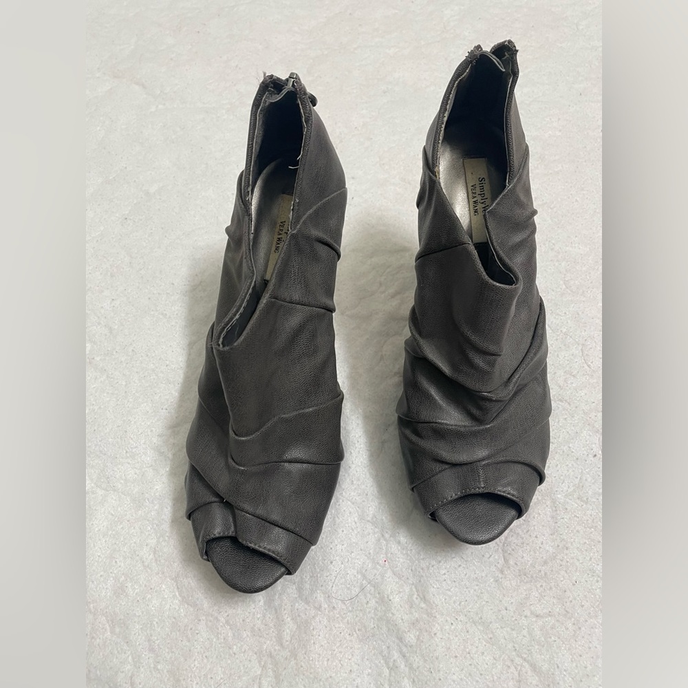 Simply average Wang Size 9 Grey Peep Toe Booties